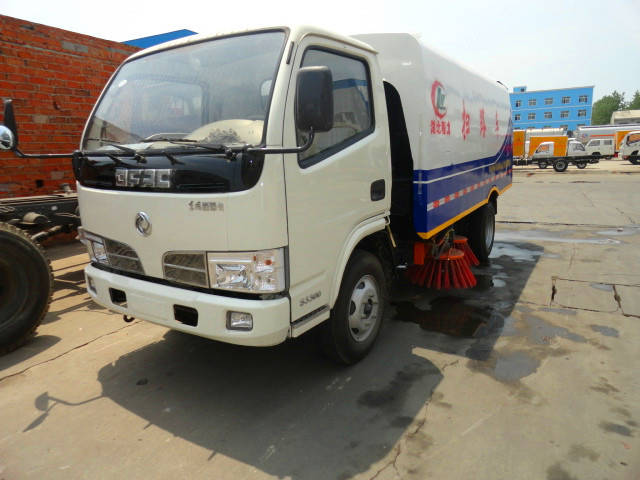  東風(fēng)福瑞卡道路清掃車（<a href=http://qmmq.net.cn/saoluche/ target=_blank class=infotextkey>掃路車</a>）