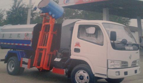 掛桶<a href=http://qmmq.net.cn/ljc target=_blank class=infotextkey>垃圾車</a>裝卸垃圾桶圖片